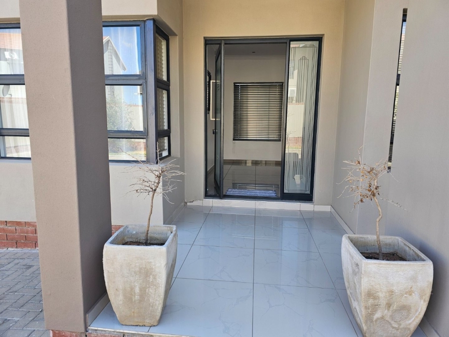 5 Bedroom Property for Sale in Wild Olive Estate Free State